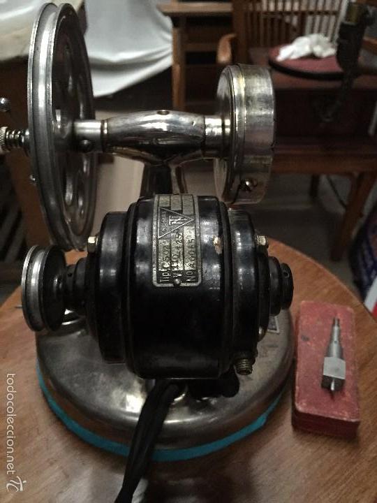 Antig&uuml;edades: MAQUINA REPARAR MEDIAS - Foto 1