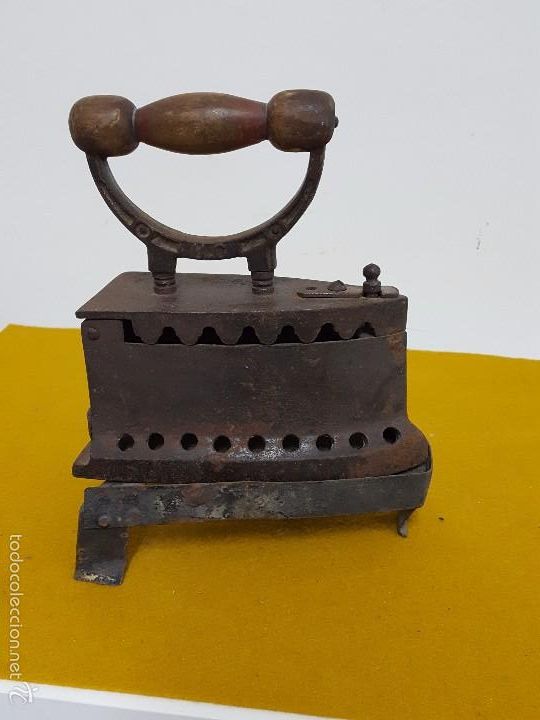 Antig&uuml;edades: Antigua plancha de carb&oacute;n. - Foto 2