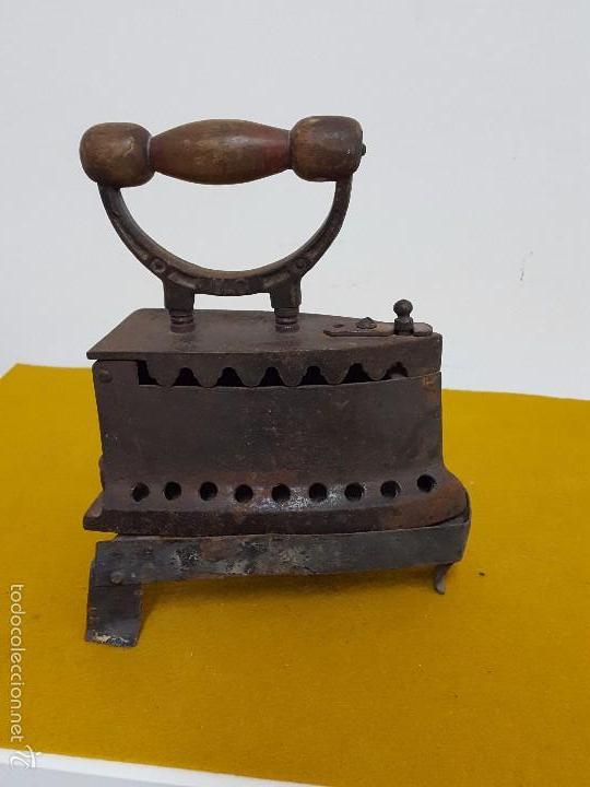 Antig&uuml;edades: Antigua plancha de carb&oacute;n. - Foto 9