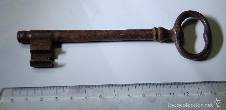 Antig&uuml;edades: LLAVE ANTIGUA DE FORJA S. XIX - Foto 1