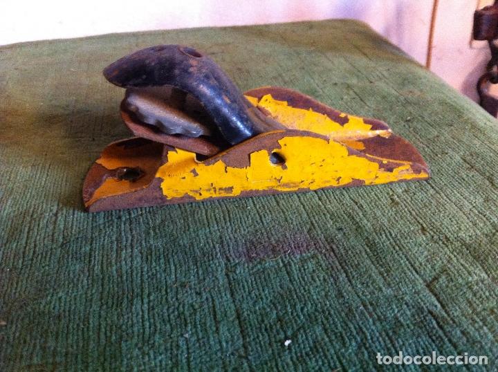 Antig&uuml;edades: CURIOSO CEPILLO DE HIERRO PARA MADERA COMPLETO (1920) - Foto 1