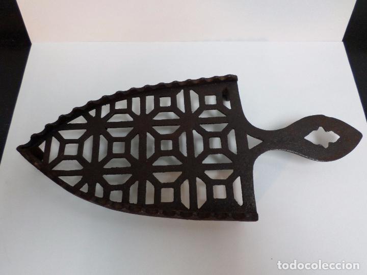 Antig&uuml;edades: SOPORTE PARA PLANCHA - Foto 1