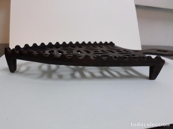 Antig&uuml;edades: SOPORTE PARA PLANCHA - Foto 2