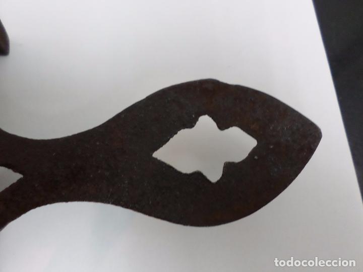 Antig&uuml;edades: SOPORTE PARA PLANCHA - Foto 3