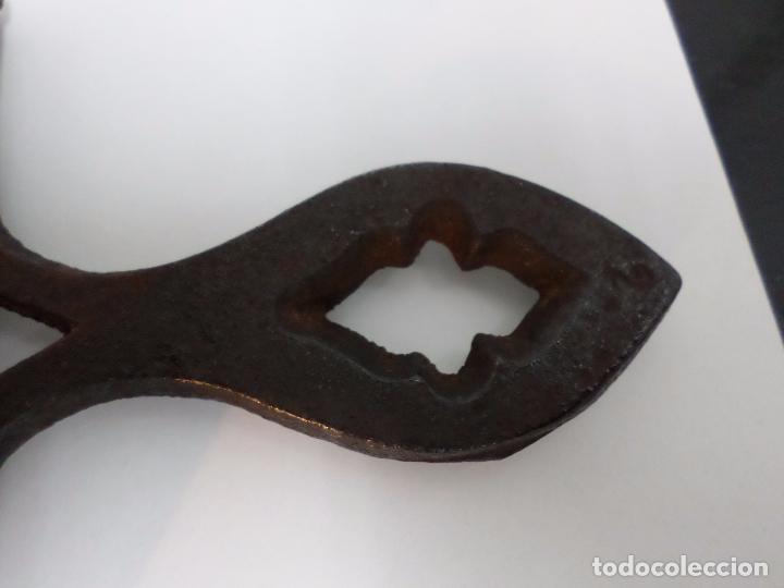 Antig&uuml;edades: SOPORTE PARA PLANCHA - Foto 4