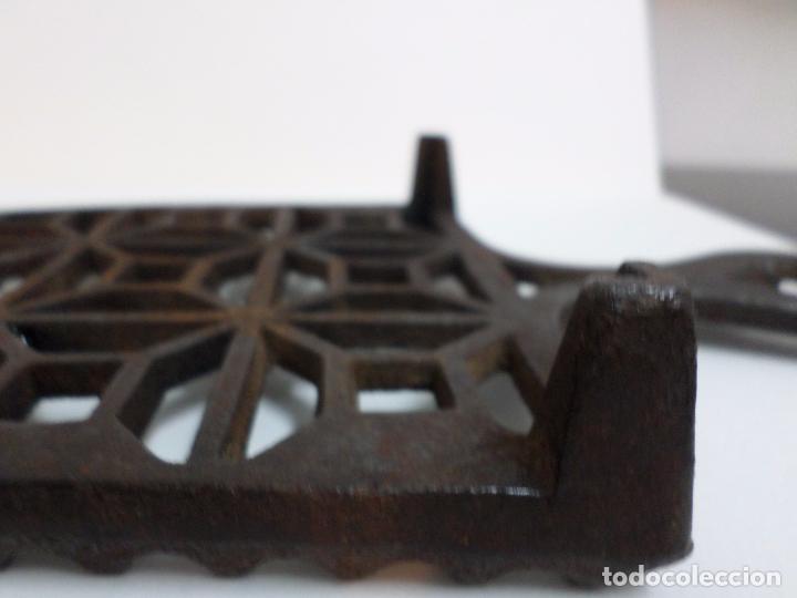 Antig&uuml;edades: SOPORTE PARA PLANCHA - Foto 5