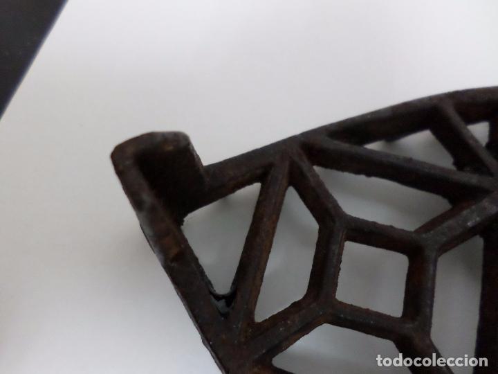 Antig&uuml;edades: SOPORTE PARA PLANCHA - Foto 6