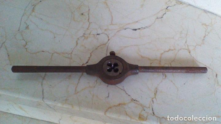 Antig&uuml;edades: ANTIGUA TERRAJA.  24 CM. DE LONGITUD - Foto 2