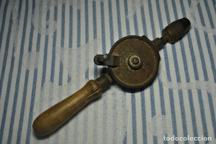 Antig&uuml;edades: Antiguo taladro de mano - Foto 2