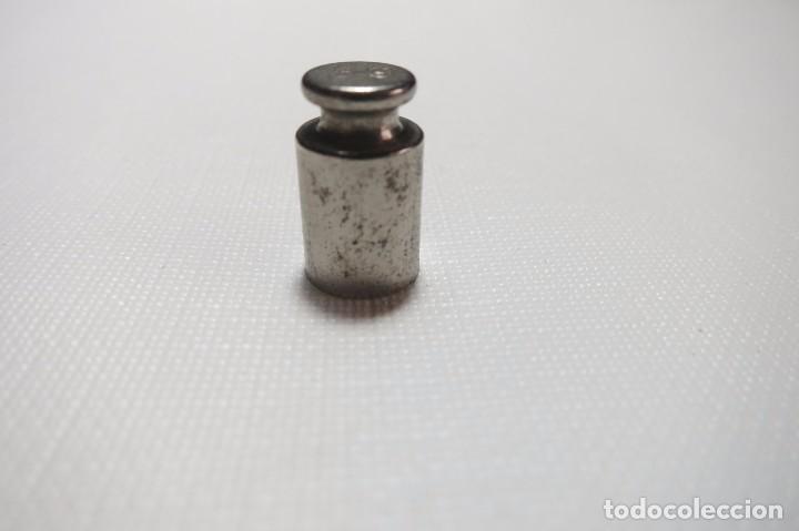 Antig&uuml;edades: pesa de 5 gramos acero - Foto 1