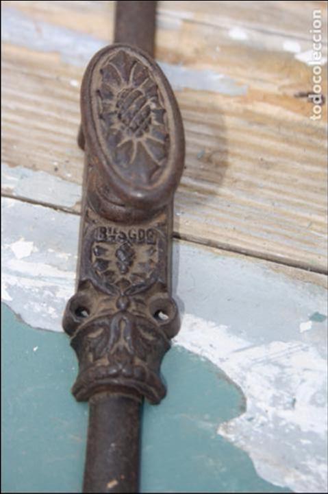 Antig&uuml;edades: Aldaba de  hierro 57 cm. - Foto 1