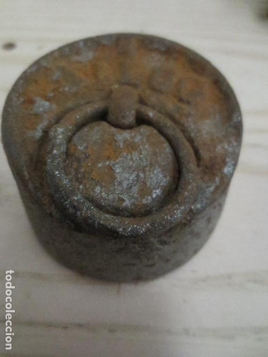 Antig&uuml;edades: antigua pesa de bascula  1 kilog - Foto 1