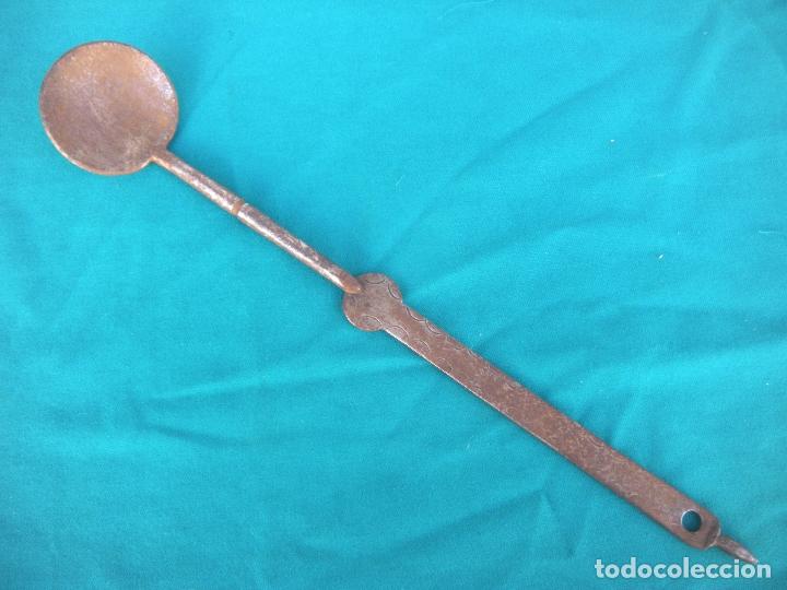 Antig&uuml;edades: ANTIGUO CUCHAR&Oacute;N CUCHARA DE HIERRO FORJADO. - Foto 1