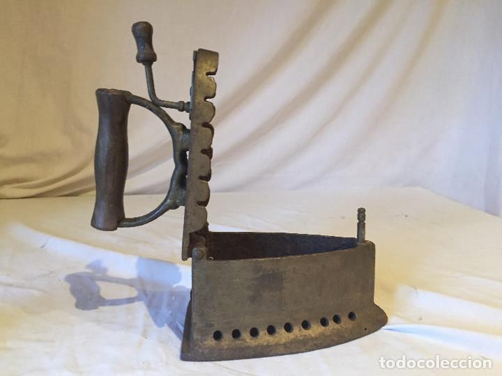 Antig&uuml;edades: M&Aacute;QUINA DE PLANCHAR DE CARB&Oacute;N - Foto 1