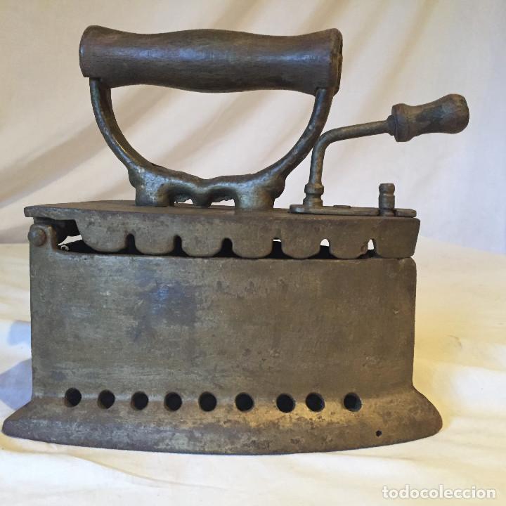 Antig&uuml;edades: M&Aacute;QUINA DE PLANCHAR DE CARB&Oacute;N - Foto 2