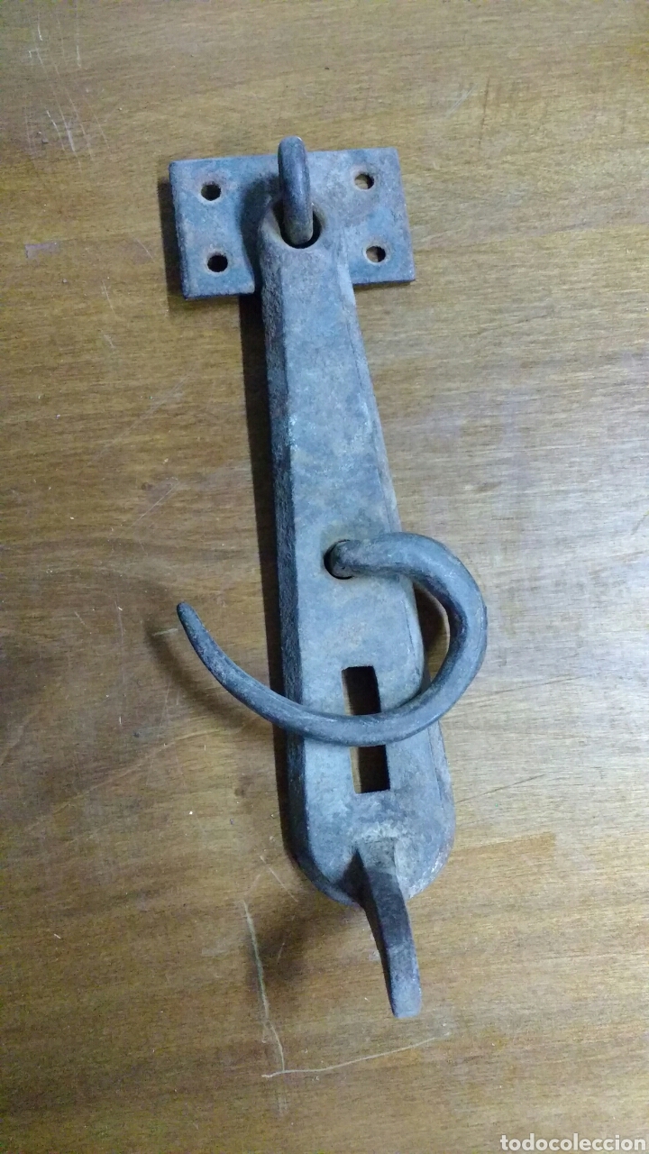 Antig&uuml;edades: Original pestillo. 19 cms - Foto 1
