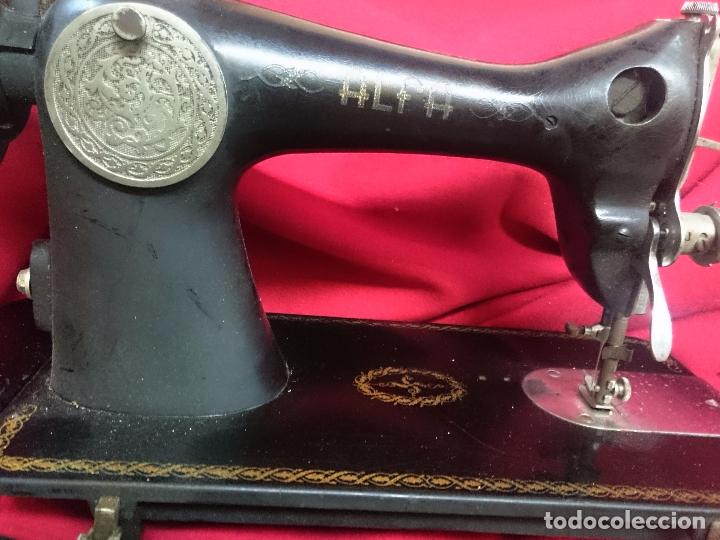 Antigüedades: Antigua máquina de coser Alfa - Gira perfectamente - estado bueno según fotos - Foto 8 - 231057790
