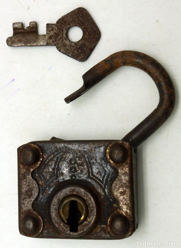 Antig&uuml;edades: Candado hierro con llave oxidado - Foto 3