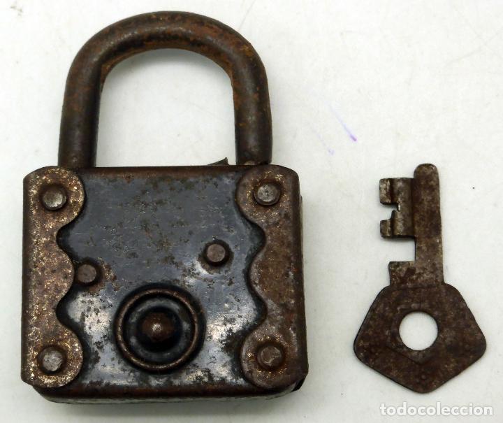 Antig&uuml;edades: Candado hierro con llave oxidado - Foto 4