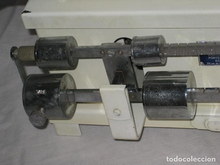 Antig&uuml;edades: Antigua b&aacute;scula de farmacia - Foto 6