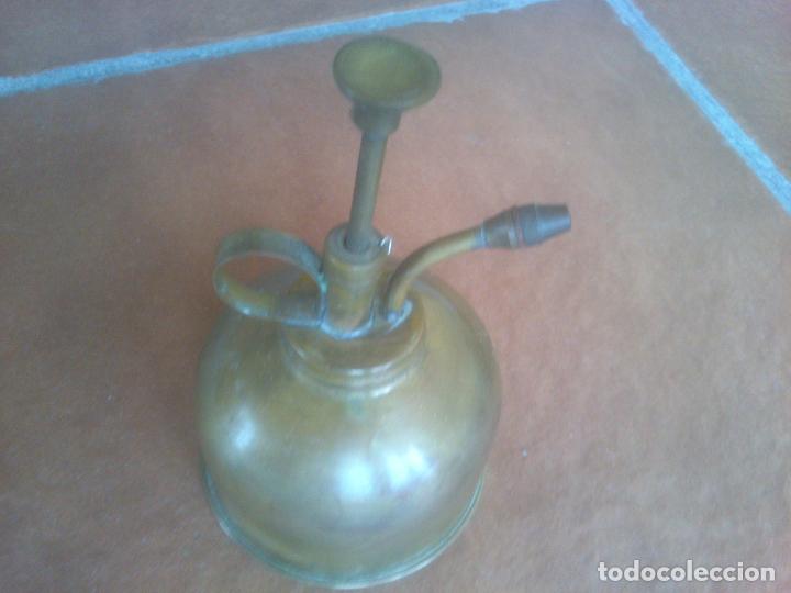 Antig&uuml;edades: Antigua aceitera de cobre &oacute; lat&oacute;n. - Foto 2