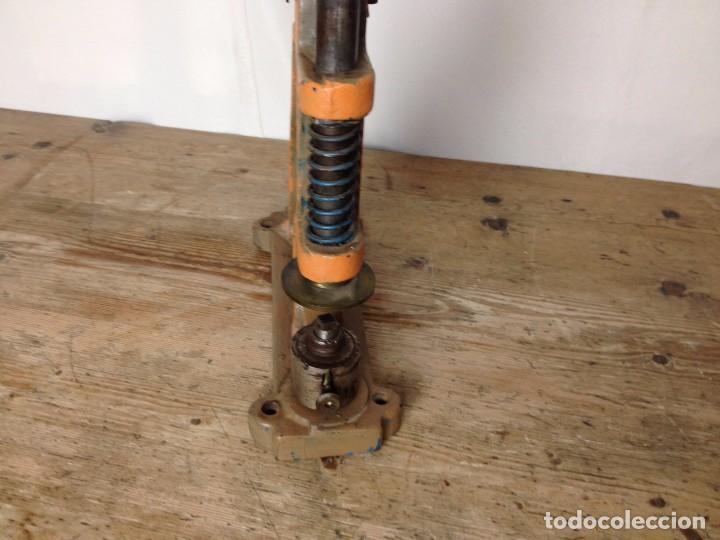 Antig&uuml;edades: M&aacute;quina para forrar botones - Foto 4