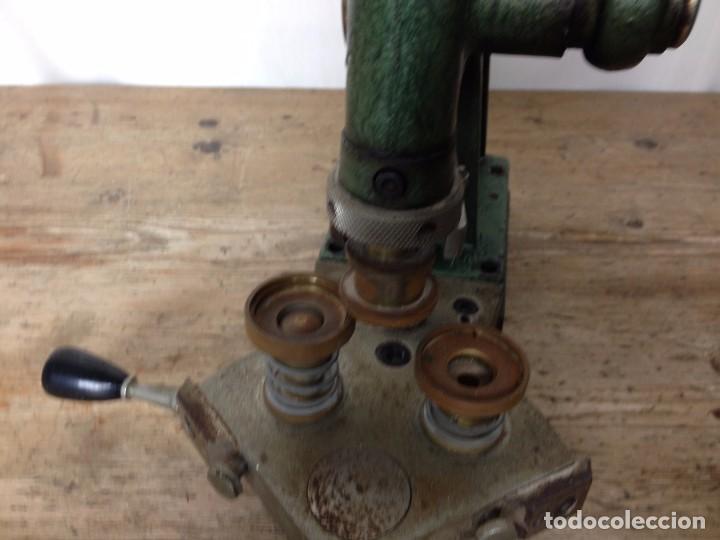 Antig&uuml;edades: M&aacute;quina para forrar botones - Foto 3