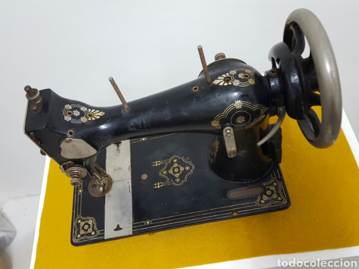 Antig&uuml;edades: Antigua m&aacute;quina de coser. - Foto 2