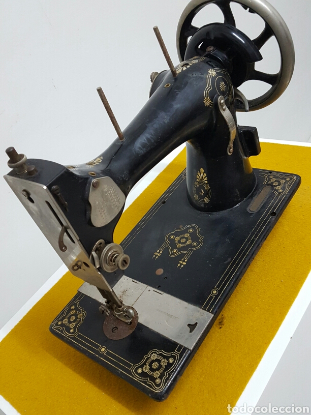 Antig&uuml;edades: Antigua m&aacute;quina de coser. - Foto 3