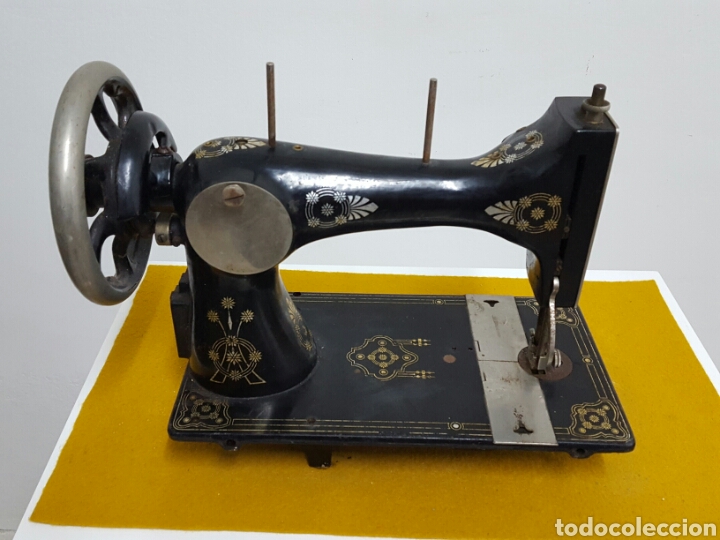 Antig&uuml;edades: Antigua m&aacute;quina de coser. - Foto 4