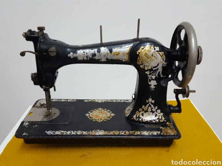 Antig&uuml;edades: Antigua m&aacute;quina de coser. - Foto 1