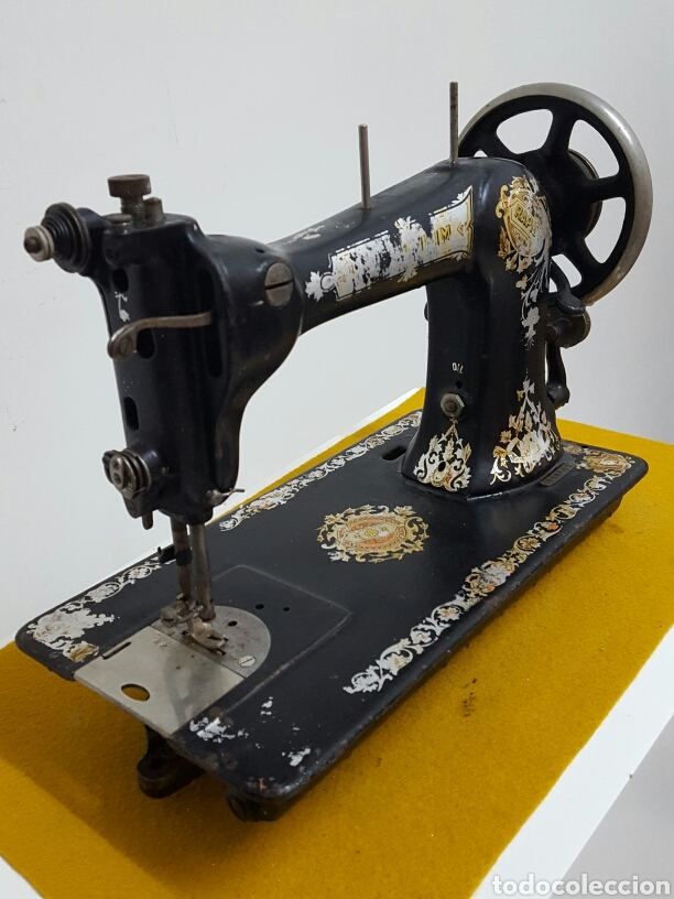 Antig&uuml;edades: Antigua m&aacute;quina de coser. - Foto 2