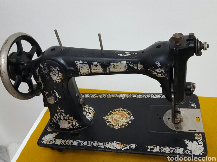 Antig&uuml;edades: Antigua m&aacute;quina de coser. - Foto 3