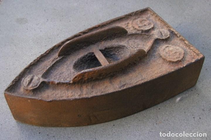 Antig&uuml;edades: base para plancha con mango desmontable n&ordm; 5 (15x8,5cm aprox) - Foto 1