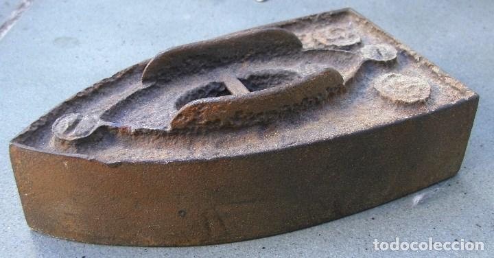 Antig&uuml;edades: base para plancha con mango desmontable n&ordm; 5 (15x8,5cm aprox) - Foto 2