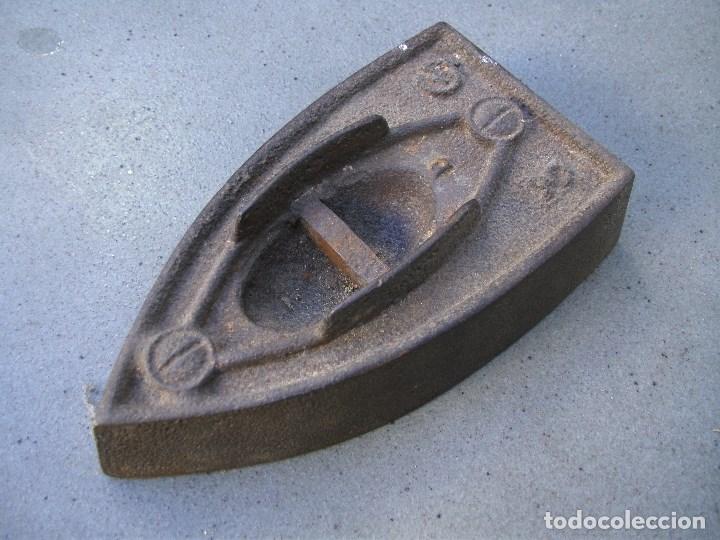 Antig&uuml;edades: base para plancha con mango desmontable n&ordm; 3 (14x7,5cm aprox) - Foto 1