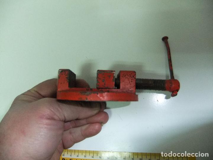 Antig&uuml;edades: peque&ntilde;o tornillo de banco,relojero. - Foto 3