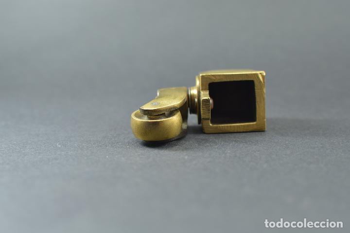 Antig&uuml;edades: RUEDA DE METAL PARA MUEBLE - Foto 4