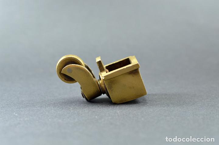 Antig&uuml;edades: RUEDA DE METAL PARA MUEBLE - Foto 5