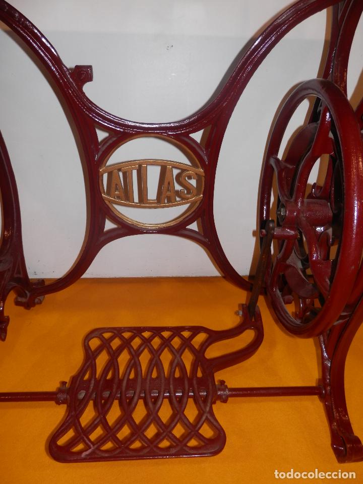 Antig&uuml;edades: M&aacute;quina de coser Atlas - Foto 2
