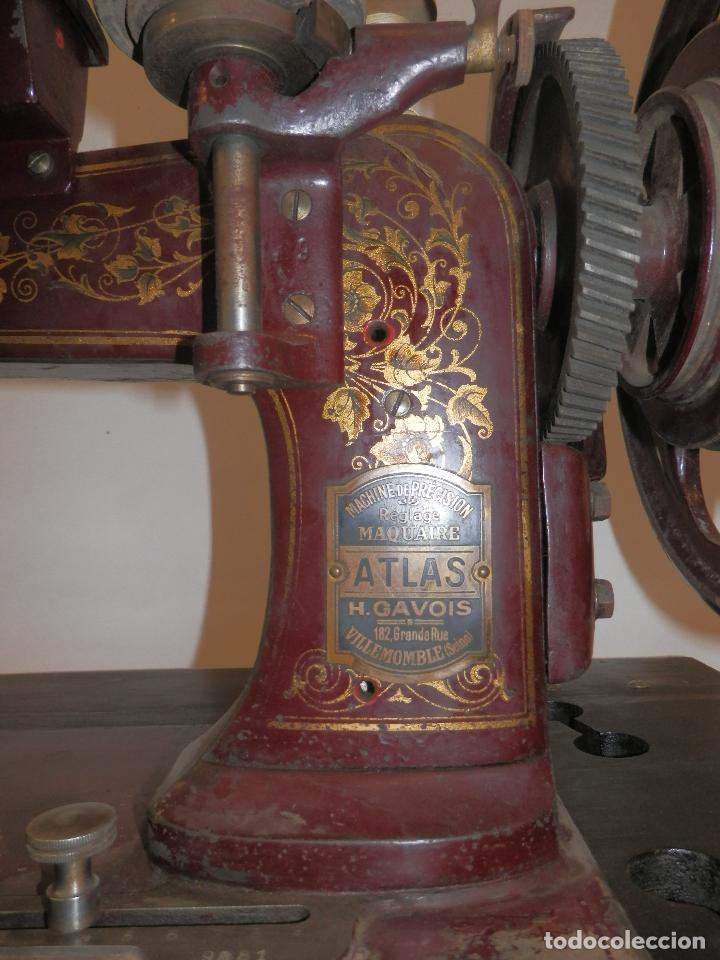 Antig&uuml;edades: M&aacute;quina de coser Atlas - Foto 4