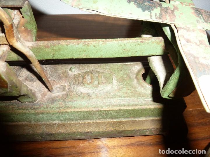 Antig&uuml;edades: BALANZA BASCULA CON PESOS VERDE - Foto 4