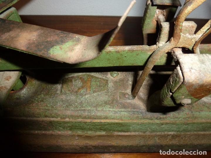 Antig&uuml;edades: BALANZA BASCULA CON PESOS VERDE - Foto 5