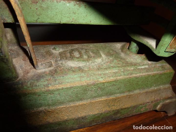 Antig&uuml;edades: BALANZA BASCULA CON PESOS VERDE - Foto 7