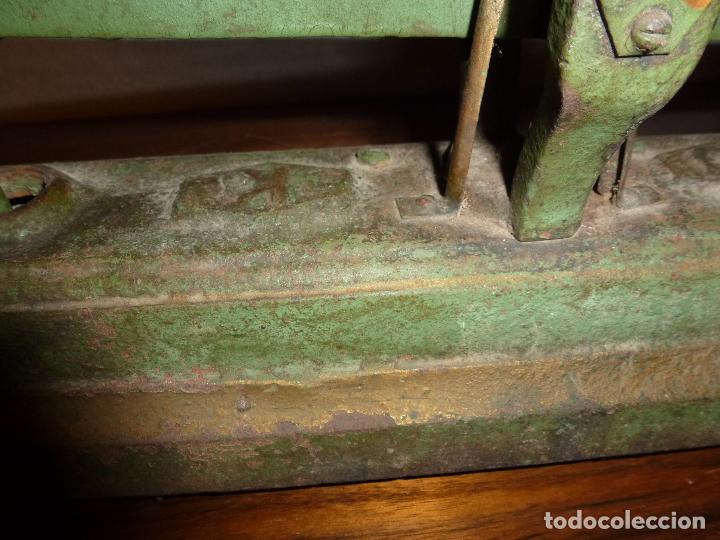 Antig&uuml;edades: BALANZA BASCULA CON PESOS VERDE - Foto 8