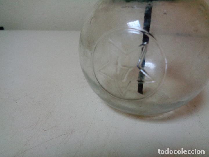 Antig&uuml;edades: antigua aceitera para carro - Foto 2