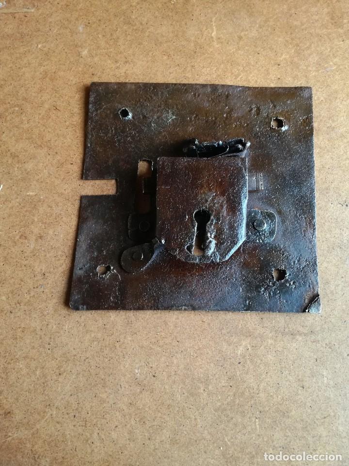 Antig&uuml;edades: CERRADURA CASA RURAL . - Foto 1