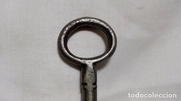 Antig&uuml;edades: ANTIGUA LLAVE MUY RARA, 95 CM - Foto 2