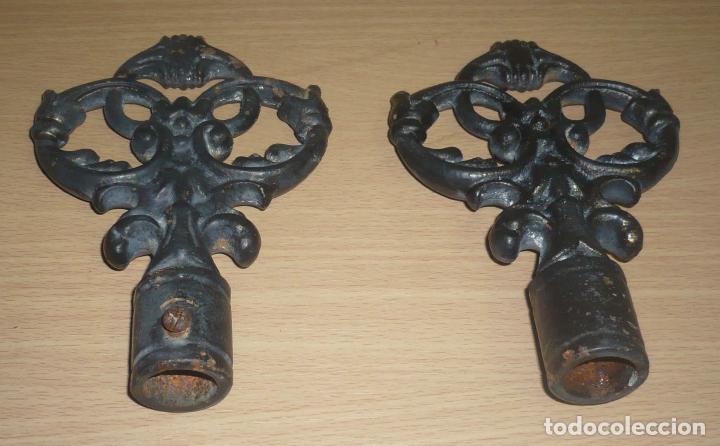 Antig&uuml;edades: 2 Decorativos Terminales de forja. - Foto 3