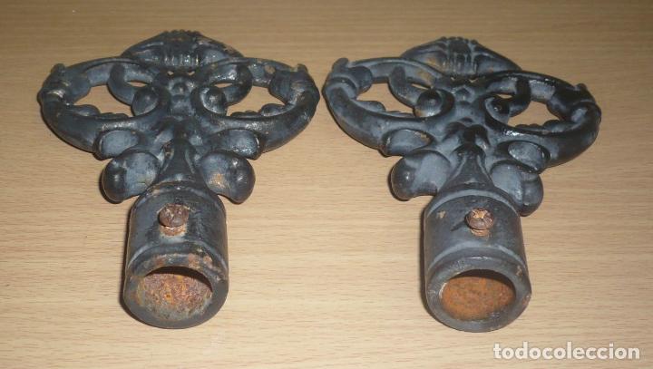 Antig&uuml;edades: 2 Decorativos Terminales de forja. - Foto 4